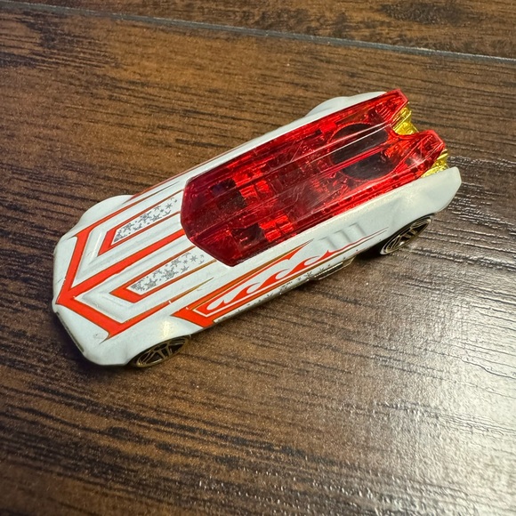 Vintage 2002 Hot Wheels Whip Creamer II 2 Red, White Roof Opens Rare Car Collect - Picture 2 of 4